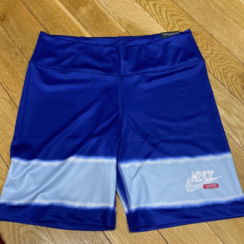 NWT Womens Nike One Tight dri fit mid rise tight short